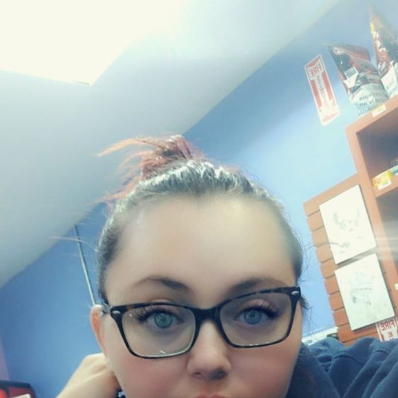 Meet your Posher, Hannah - Picture 1 of 1